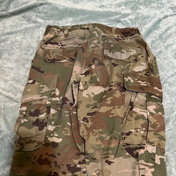 Female OCP Army Uniform set size small - Picture 8 of 10